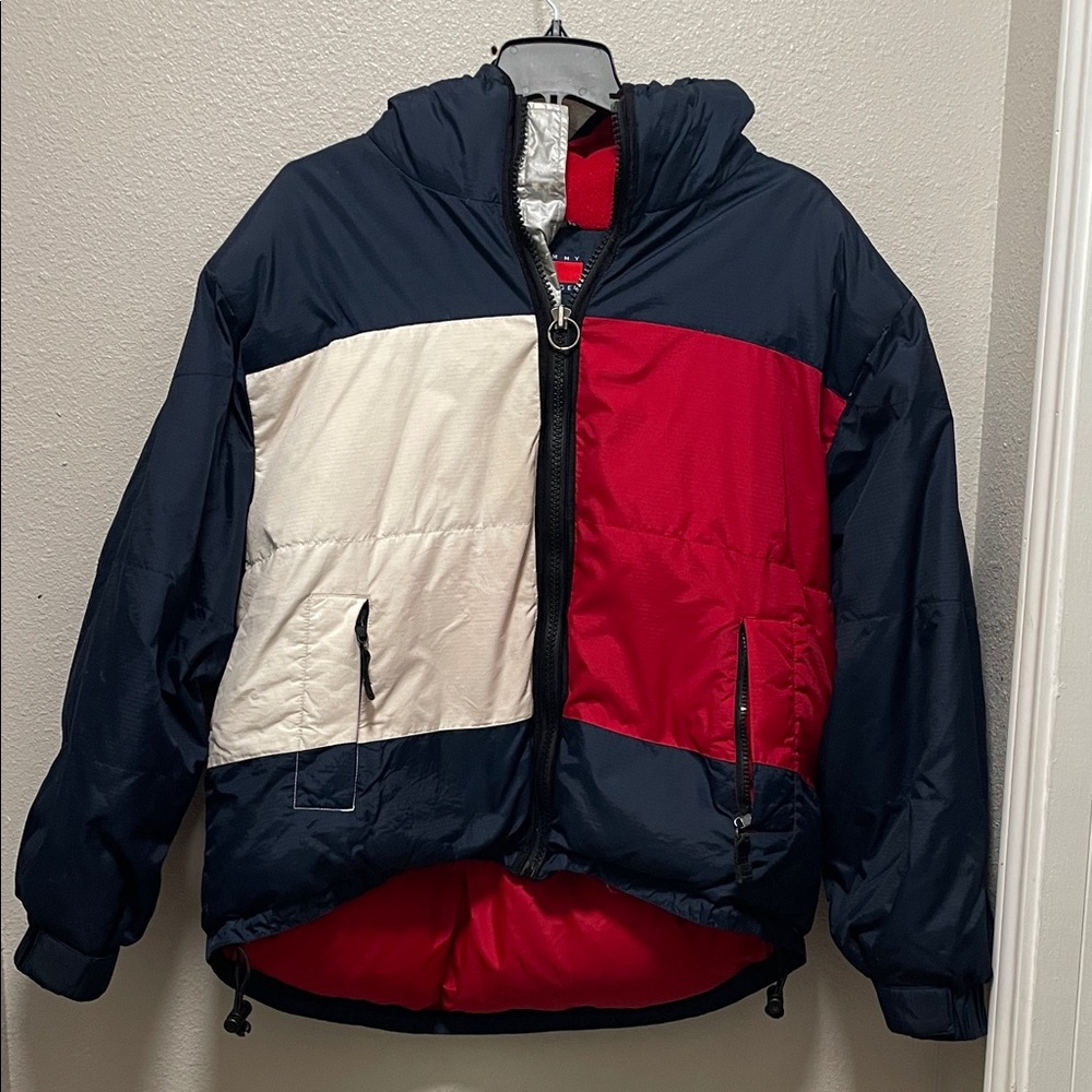 Tommy Hilfiger Vintage 90s  "Big Flag" Down Puffer Jacket (Spell Out Back)